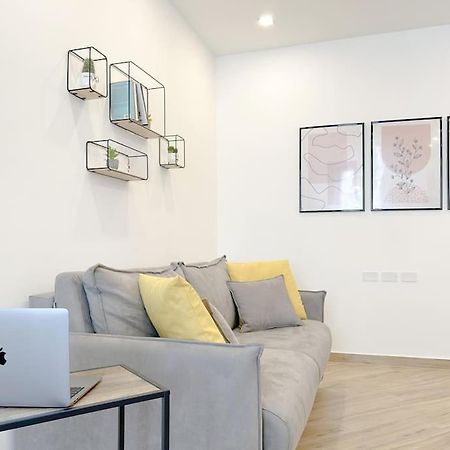 Lusso In Centro Storico - Wifi - Ac Apartment Савона Екстериор снимка