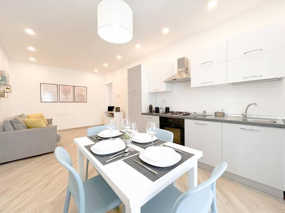 Lusso In Centro Storico - Wifi - Ac Apartment Савона Екстериор снимка