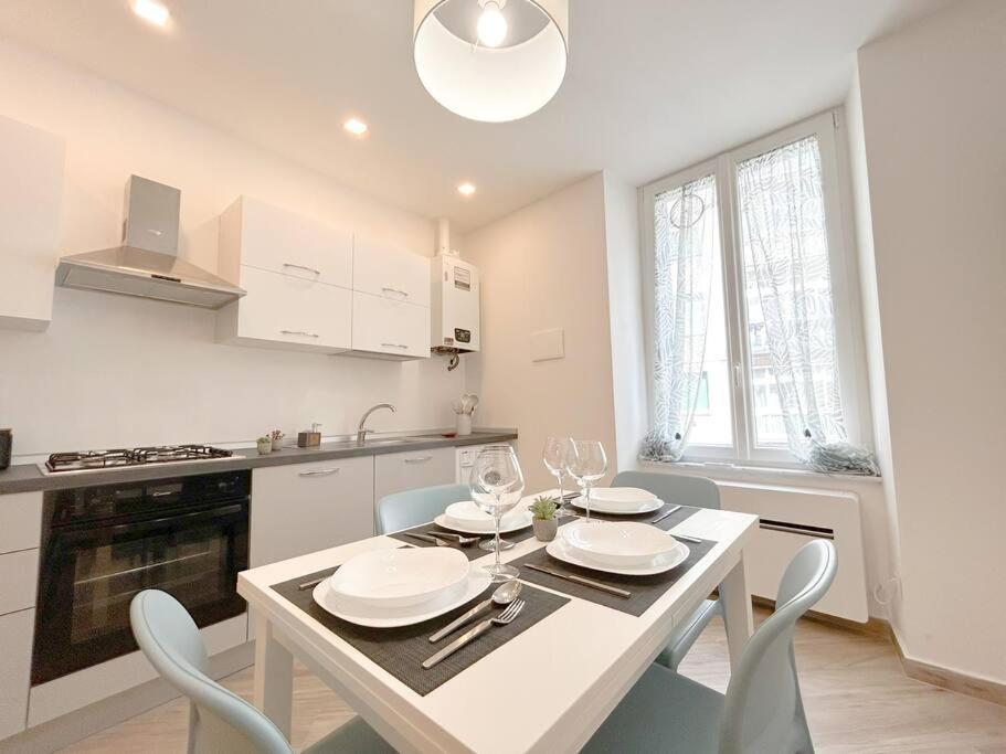 Lusso In Centro Storico - Wifi - Ac Apartment Савона Екстериор снимка