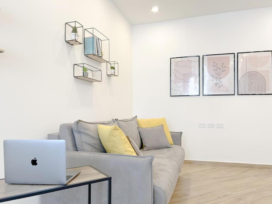 Lusso In Centro Storico - Wifi - Ac Apartment Савона Екстериор снимка