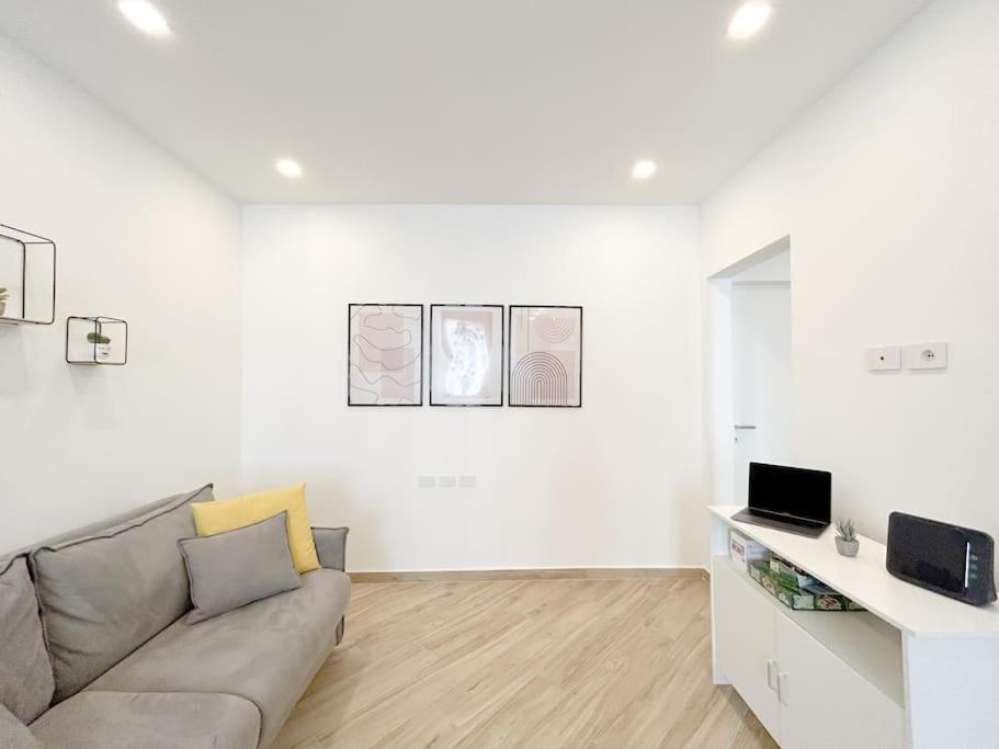Lusso In Centro Storico - Wifi - Ac Apartment Савона Екстериор снимка