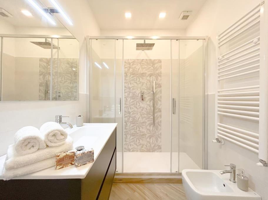 Lusso In Centro Storico - Wifi - Ac Apartment Савона Екстериор снимка